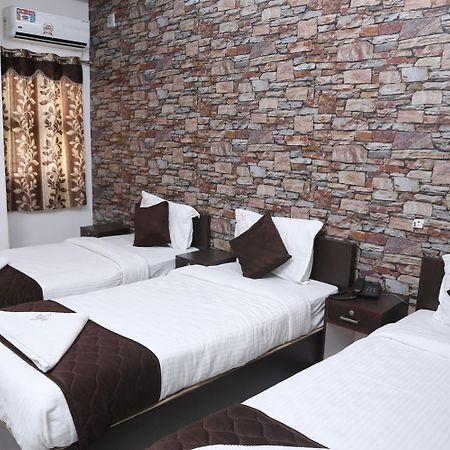 Thomas Inn Chennai Bagian luar foto